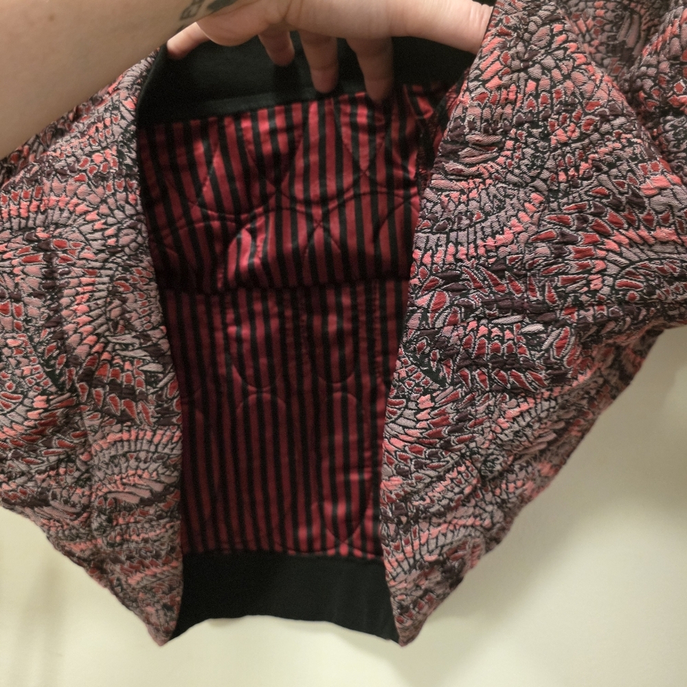 Fab Quilted Raglan Sleeve Top - Picture 7 of 7